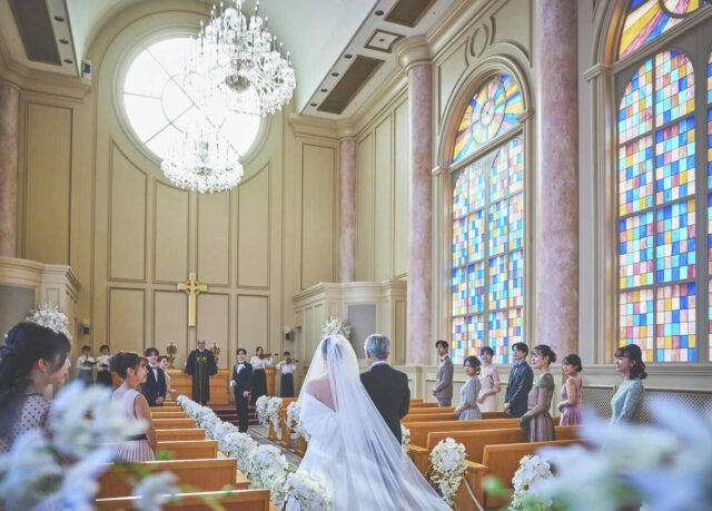.<br>館内チャペルのザ・クリスタルチャペルは、<br>関西最大級の規模を誇ります。<br>#リーガ卒花嫁 <br>#リーガロイヤルホテル大阪<br>#リーガ婚 <br>#リーガ花嫁